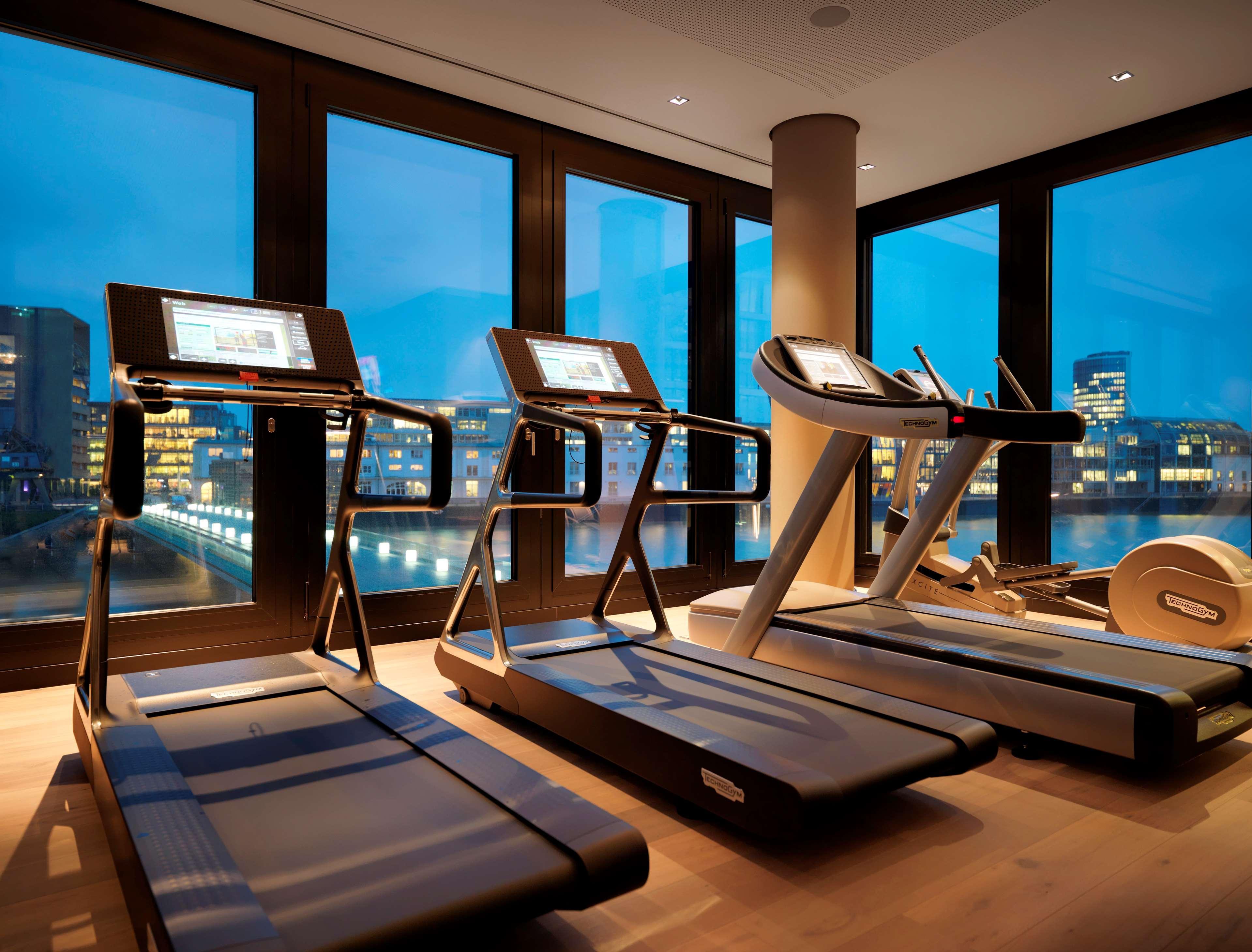 Hyatt Regency Dusseldorf Hotel Ngoại thất bức ảnh The gym at The Landmark, Hong Kong