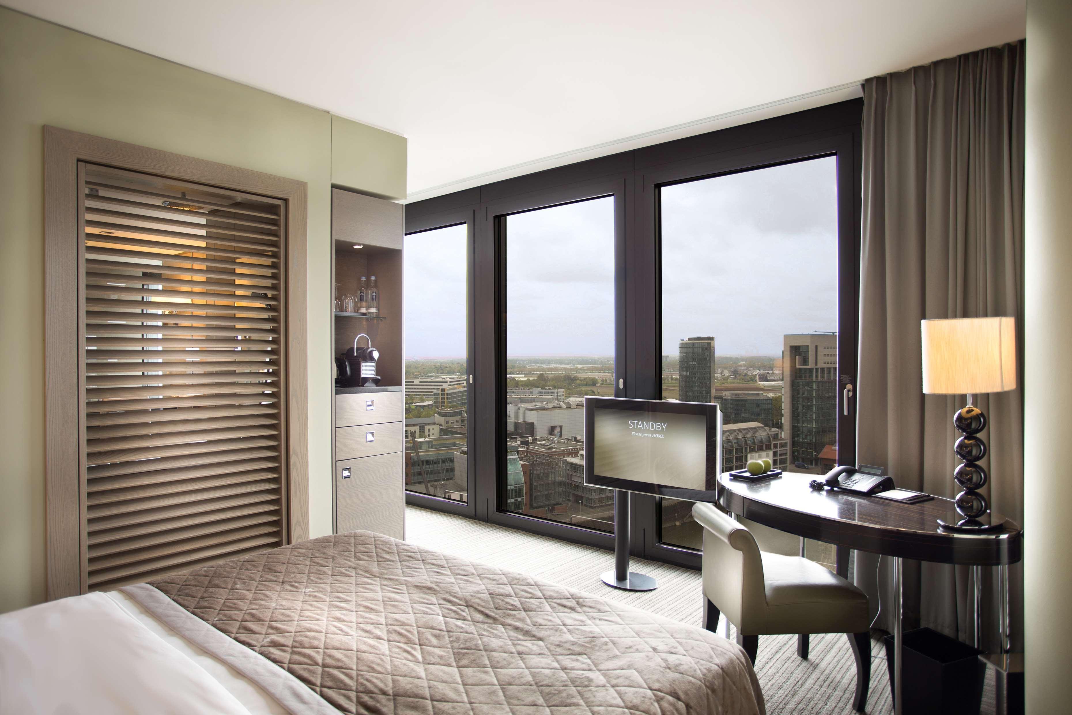 Hyatt Regency Dusseldorf Hotel Ngoại thất bức ảnh A room at the InterContinental London The O2