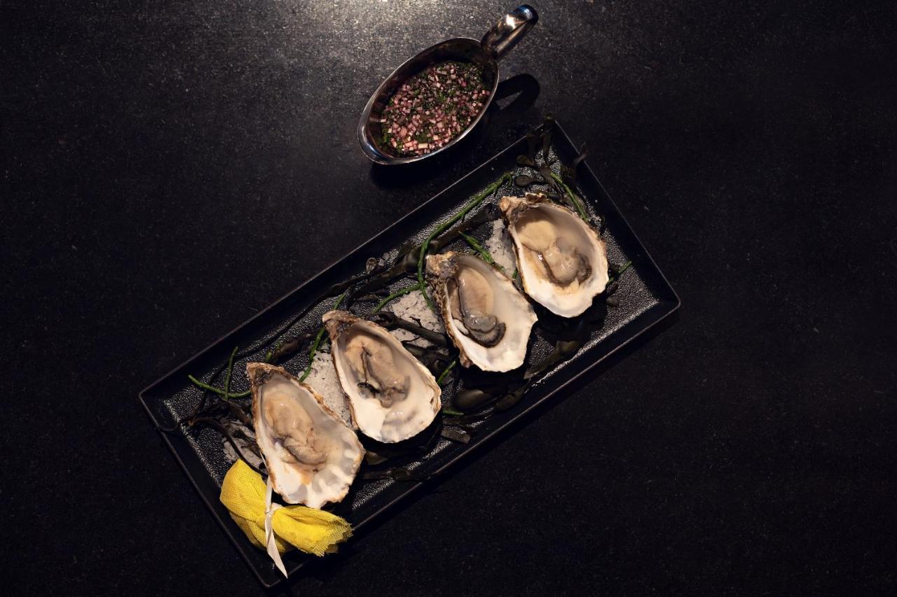 Hyatt Regency Dusseldorf Hotel Ngoại thất bức ảnh Oysters