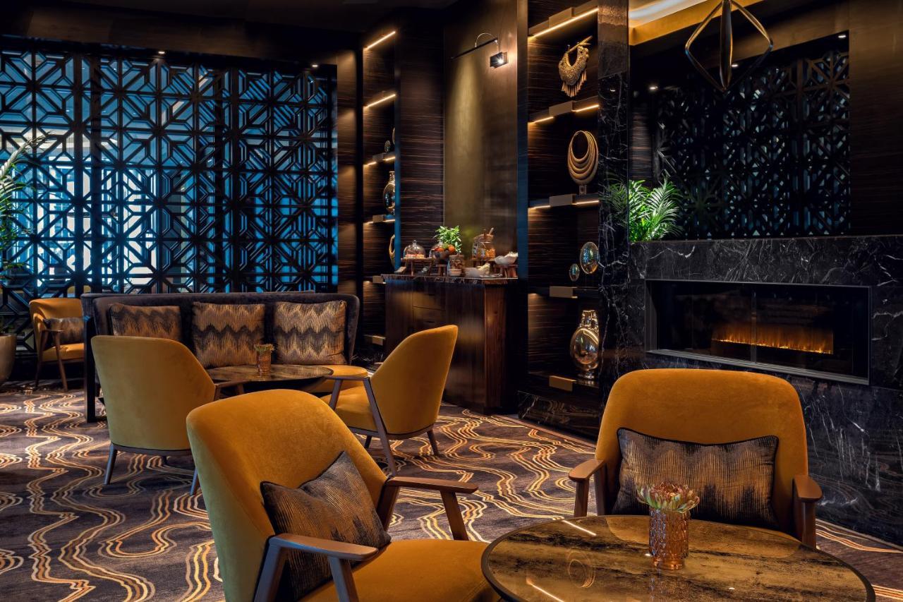 Hyatt Regency Dusseldorf Hotel Ngoại thất bức ảnh The Lounge at the airport