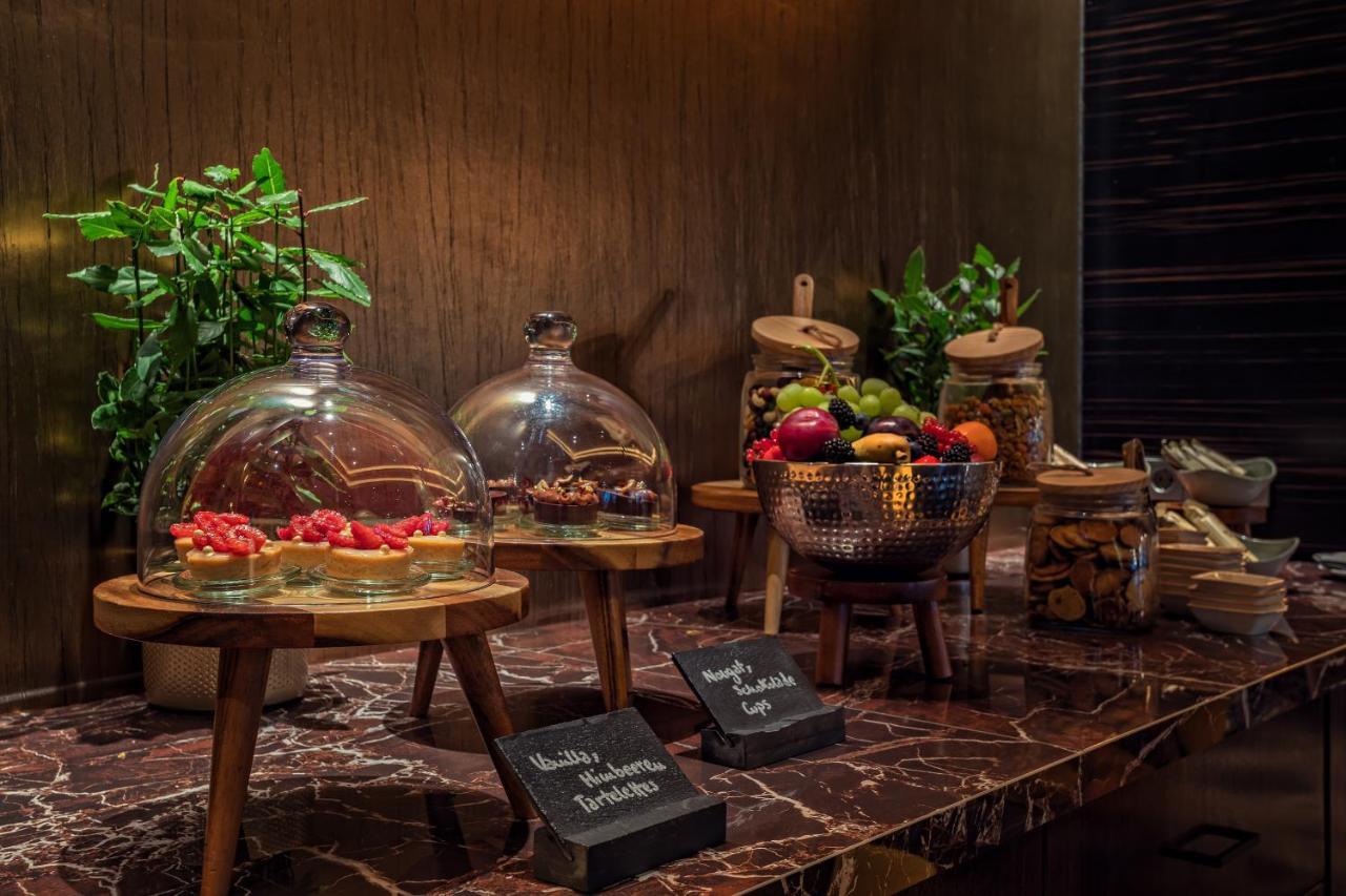 Hyatt Regency Dusseldorf Hotel Ngoại thất bức ảnh A dessert buffet at a hotel